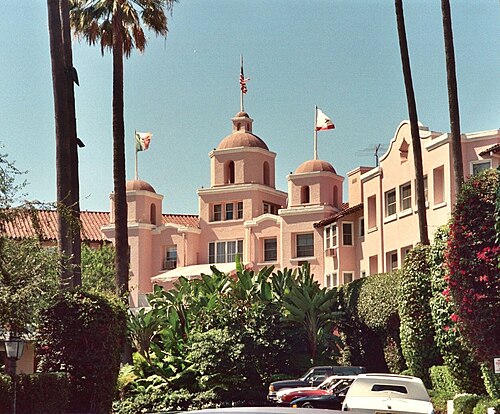 picture of the beverly hills hotel