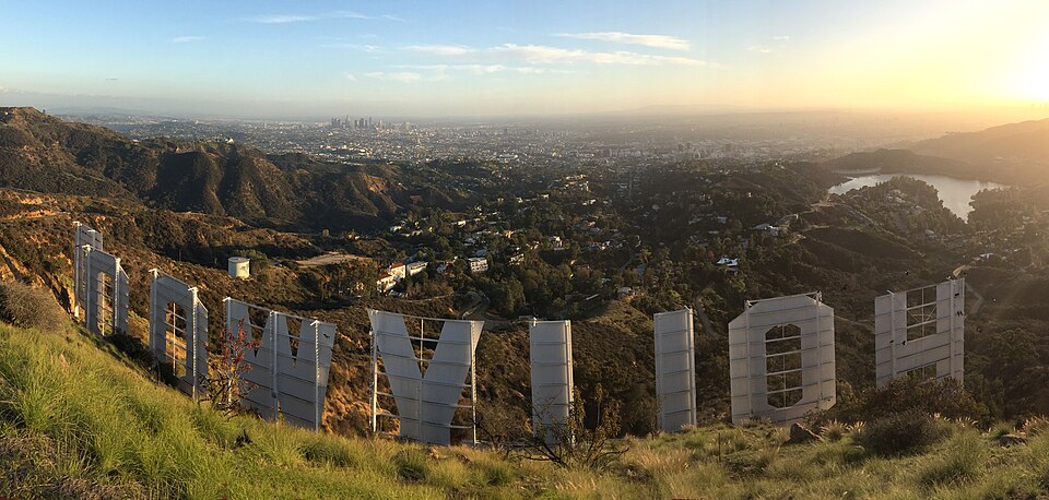 picture of the hollywood sign in hollywood hills